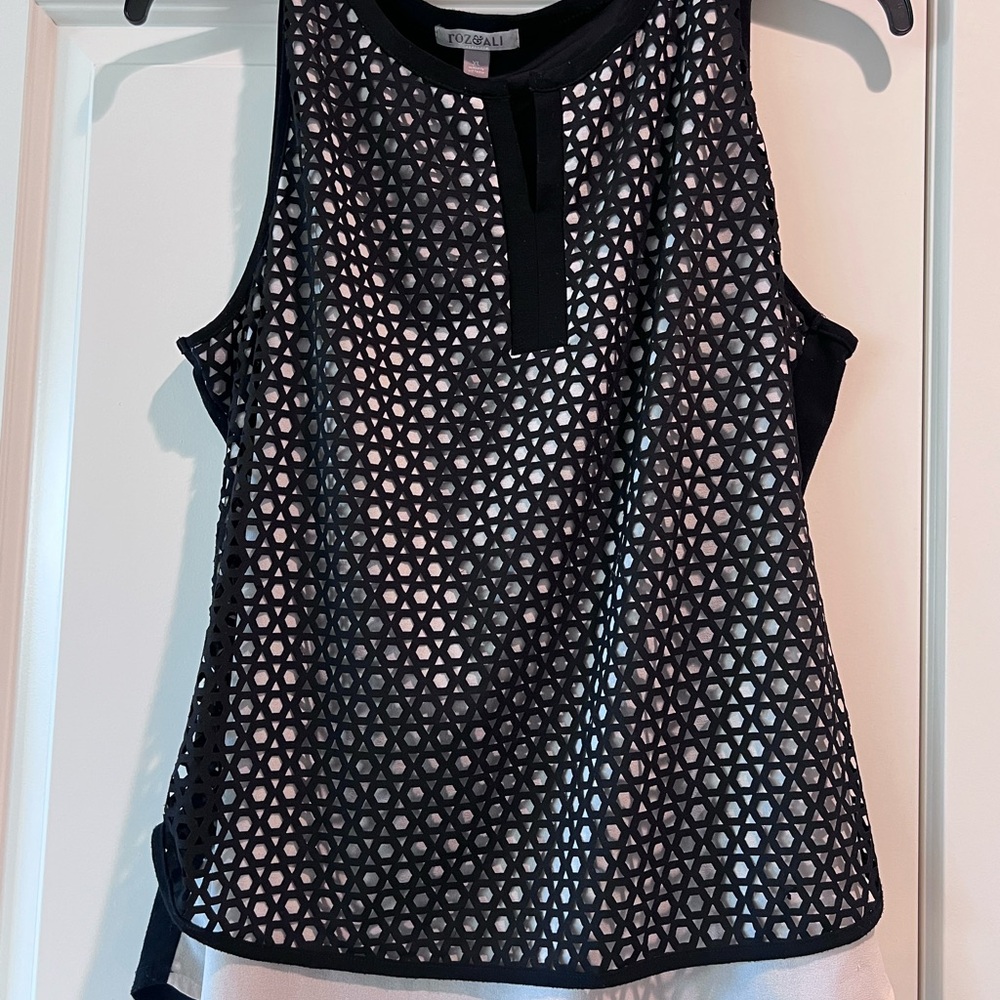 Roz & Ali Black and White Geometric Tank Top